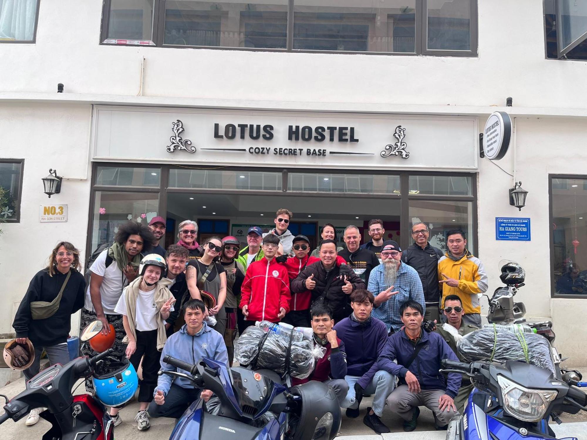 Ha Giang Lotus Hostel Motorbikes Tours Extérieur photo